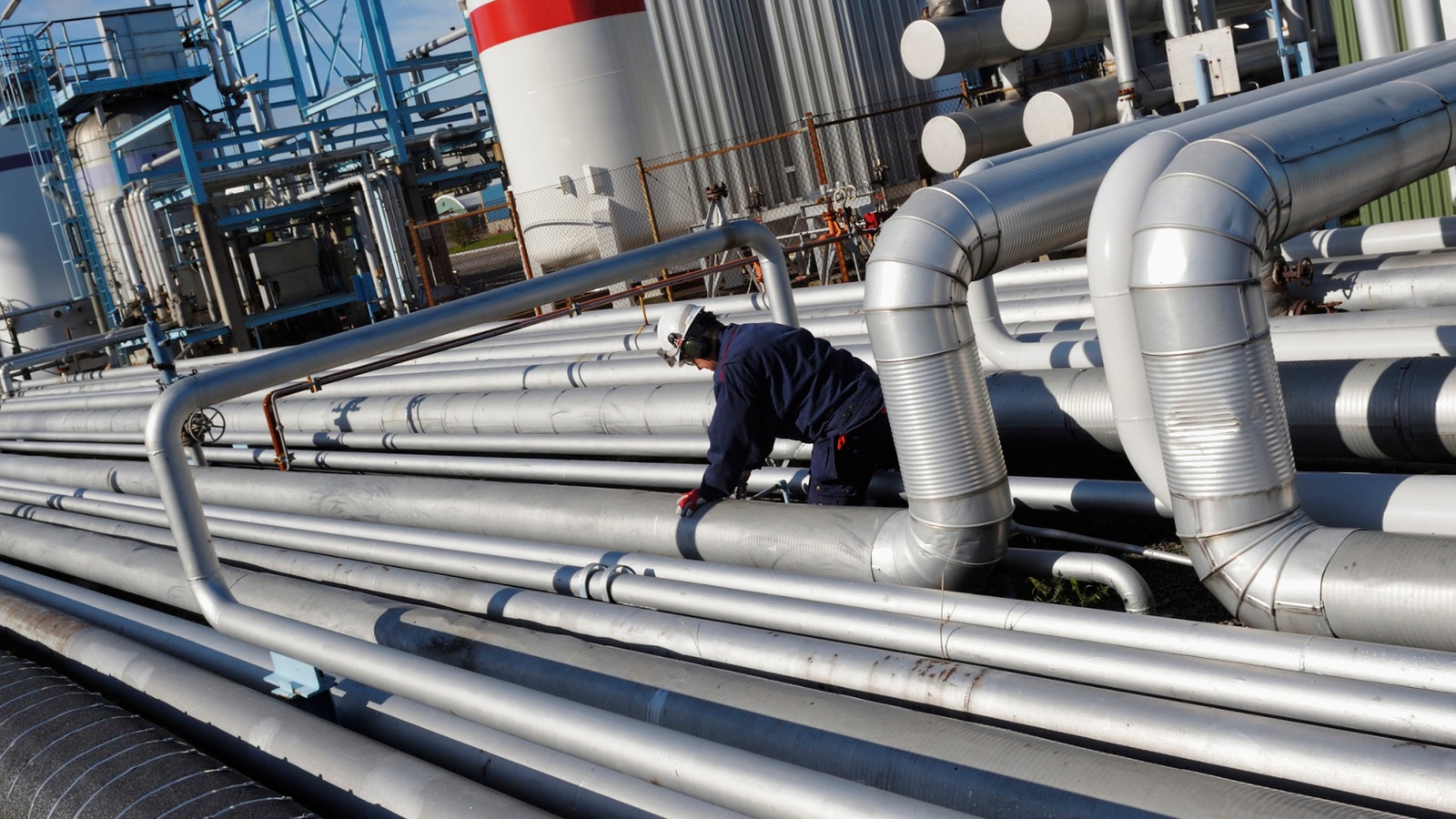 Industrial refinery site requiring reliable radio communication